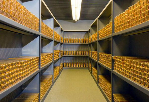 ترکیب ذخایر بانک‌های مرکزی جهان در حال تغییر است؛ طلا جایگزین دلار