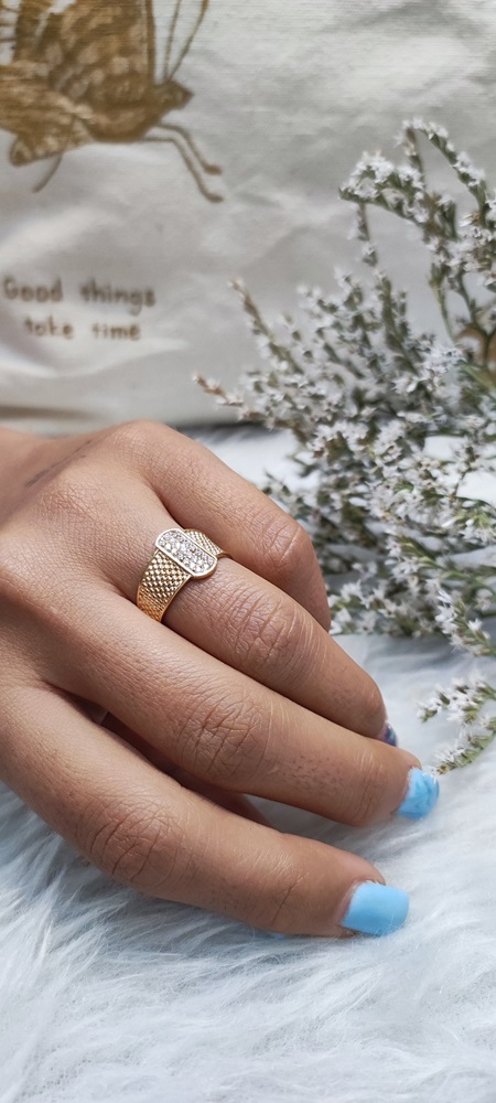 انگشتر جسیکا مدل سنگ خور انگشتر جسیکا مدل سنگ خور وزن تقریبی 2.200 گرم ( وزن سنگ کسر گردیده است )